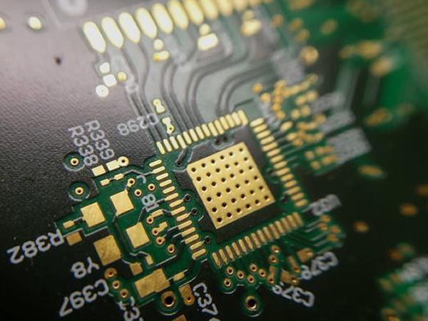 How much temperature can a PCB board withstand?